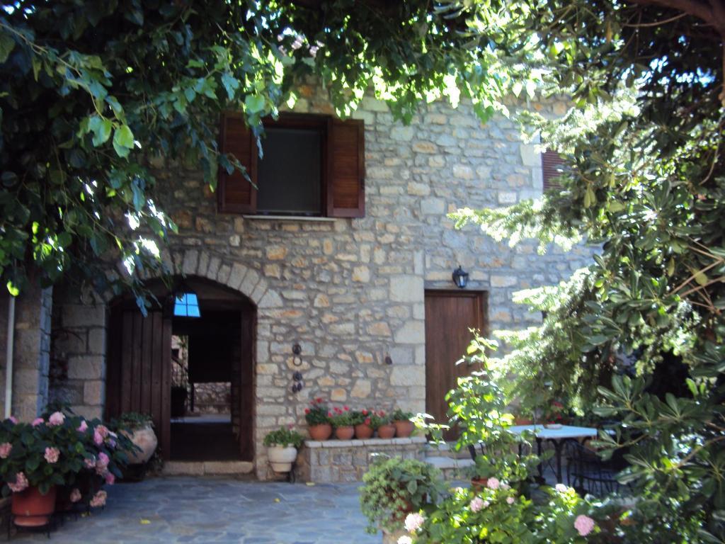 Guesthouse Karahalios ポルドロソス エクステリア 写真